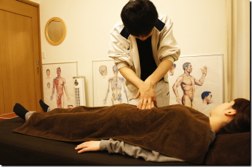 なごみ整体院 姿勢と骨盤の歪みは密接に関係しています
