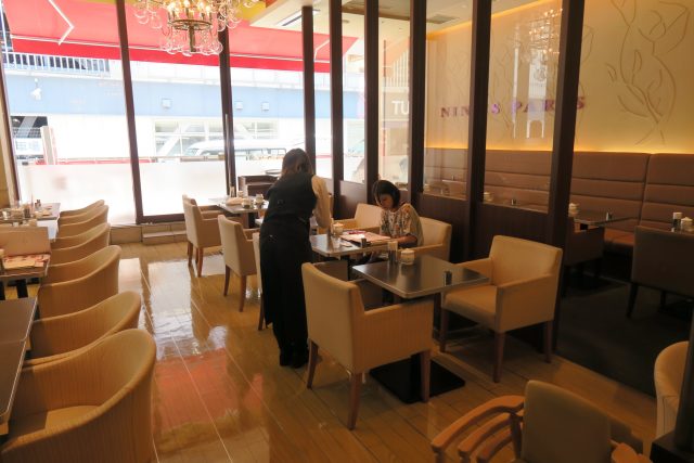 ニナス・パリ　店内